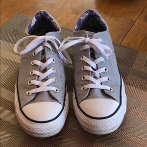 Women’s Converse Size 9